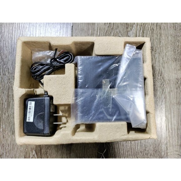 D-Link DES-105 5 Port Fast Ethernet Desktop Switch 10/100 RJ45 200 Mbps - Picture 5 of 5